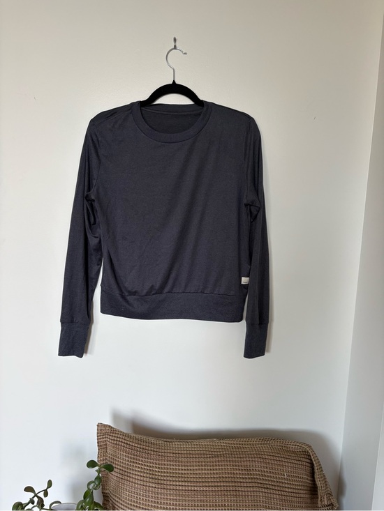 Vuori Tops - Vuori Long Sleeve Crew Sweatshirt in Charcoal